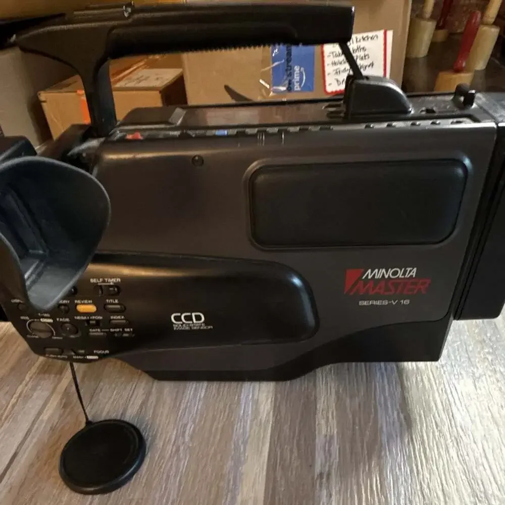 Vintage Minolta Master Series-V 16 VHS Camcorder 6x Zoom UNTESTED Japan